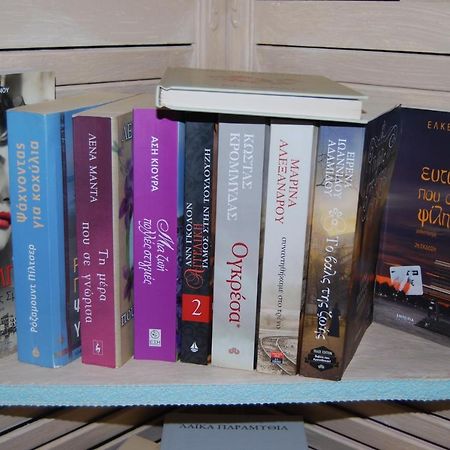Luxury Traditional Room The Small Bookstore Kastro-Kyllini エクステリア 写真