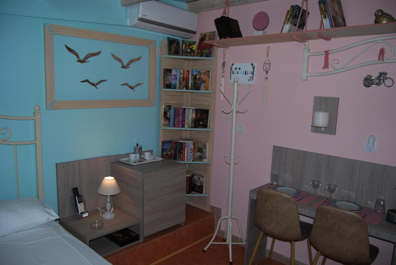 Luxury Traditional Room The Small Bookstore Kastro-Kyllini エクステリア 写真