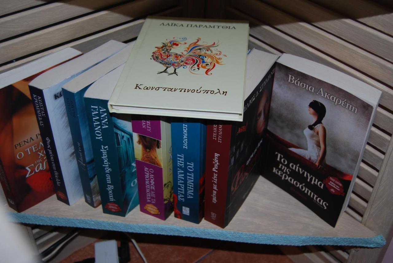 Luxury Traditional Room The Small Bookstore Kastro-Kyllini エクステリア 写真