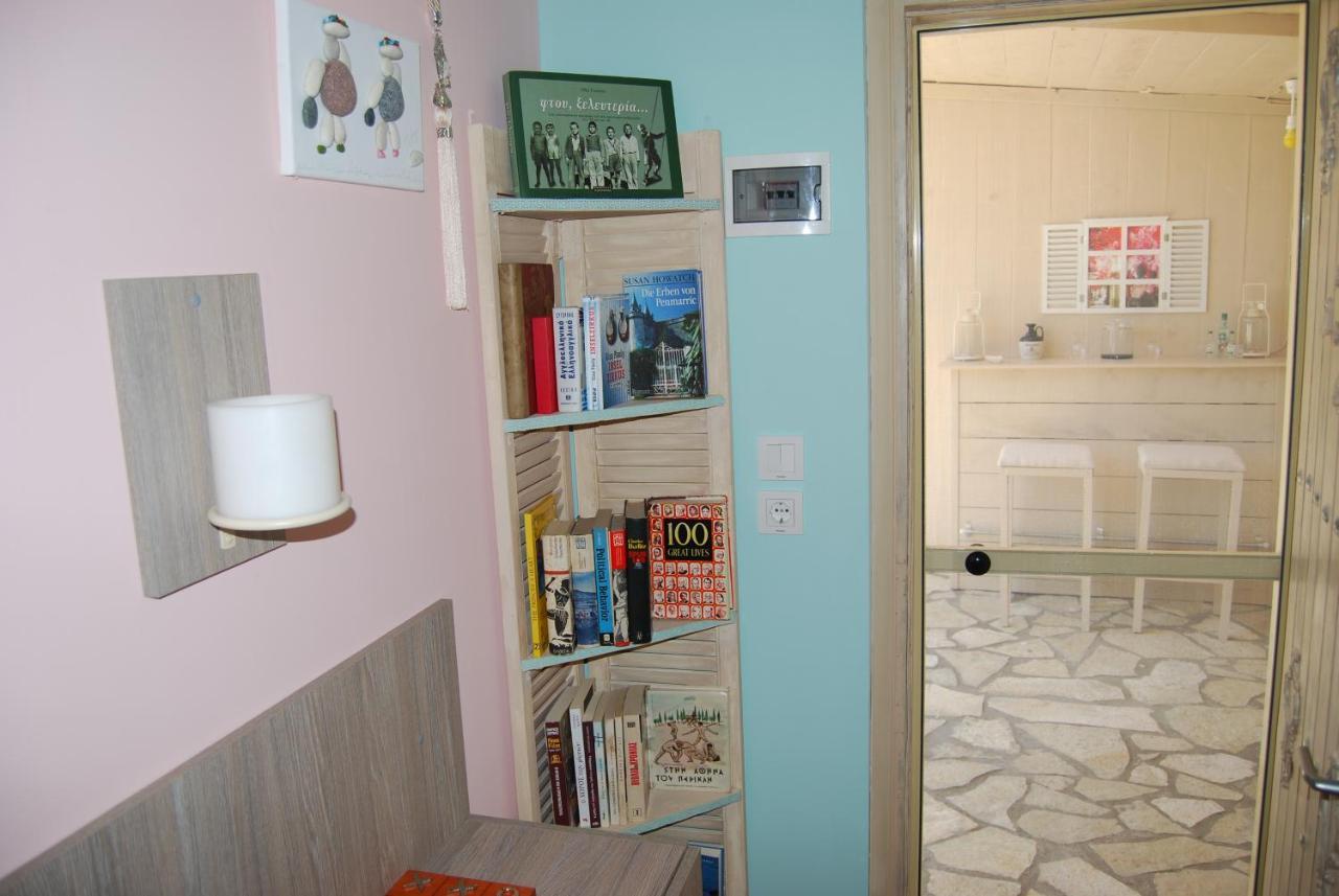 Luxury Traditional Room The Small Bookstore Kastro-Kyllini エクステリア 写真